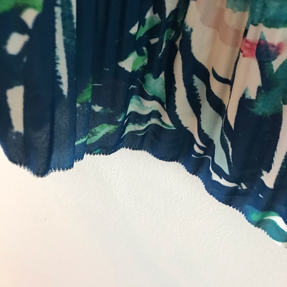 Gianni Bini Floral Off the shoulder accordion too - Picture 9 of 11